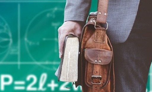 Student z teczką i książką